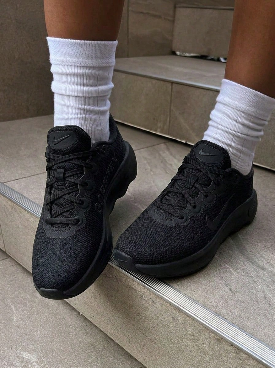 Nike Motiva GORE-TEX 女式运动鞋 Cusal Campus 休闲软底系带低帮皮革运动舒适防滑户外运动鞋 HM0355-001 - 黑色/深灰色 - 查看 1