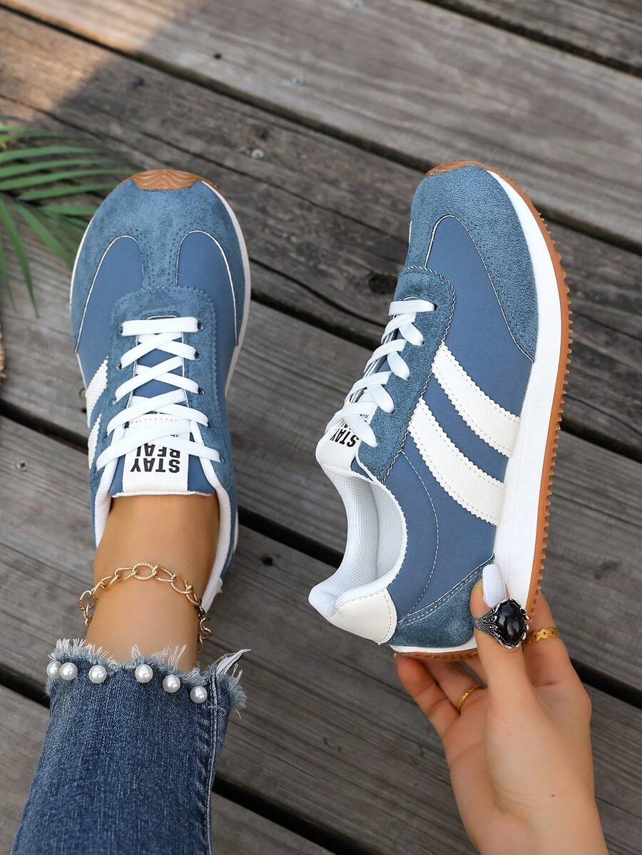 Nuevas zapatillas blancas para mujer de primavera/otoño, de caña baja, tacón bajo, punta redonda, cómodas, con cordones, para uso casual y deportivo al aire libre, versátiles y multifuncionales, disponibles en tallas del 35 al 43, se sugiere pedir una talla talla grande grande. - Celeste - Ver 1