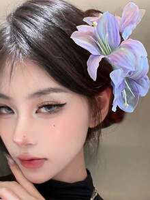 1个春夏款特大号性感立体莲花发夹，独特设计，散发着暧昧气息，为高马尾增添精致感。适合夏季外出、海滩拍照、后脑勺发夹以及精致发饰。 - 彩色 - 查看 3