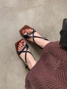 Giày sandal nữ thiết kế quai chéo rỗng, mũi vuông, gót đế xuồng, quai ngang mắt cá chân, quai hở gót, giày cao gót thanh lịch, quai sau thoải mái, sandal dự tiệc thời trang gợi cảm, màu nâu/đen tối giản dành cho người có vóc dáng đầy đặn. - màu đen - Xem 4
