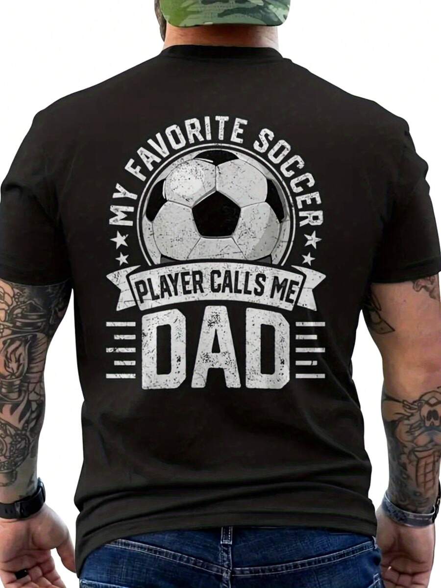 Camiseta de fútbol 100% algodón para papá - Estampado de camiseta de fútbol azul con el eslogan "Mi jugador de fútbol favorito me llama papá", camiseta transpirable de manga corta para uso casual, regalos deportivos y fiestas de fútbol (Mismo estilo para hombres y mujeres, verano 2025, manga corta). - Negro - Ver 1