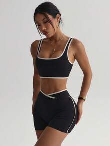Bộ đồ thể thao nữ 2 món gồm áo crop top cổ tròn viền màu tương phản và quần short cạp cao ôm sát, thích hợp cho yoga, chạy bộ và tập thể dục. - màu đen - Xem 4