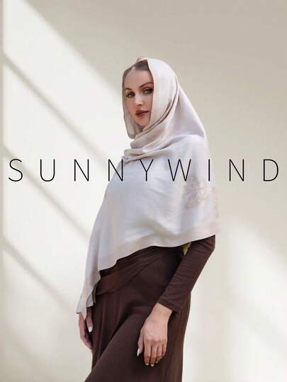 1件女士米色蝴蝶图案涤纶休闲百搭T恤，适合户外运动和日常穿着