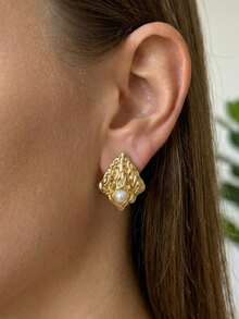 Cercei stud pentru femei, culoare aurie, cu triunghi texturat abstract, stil perlat, ușori, design geometric modern, oțel inoxidabil, bijuterii de plajă de vară, set de bijuterii elegante din oțel inoxidabil, grozavi pentru evenimente elegante, vacanțe, nunți, zi de zi, festivaluri de muzică, vacanțe la plajă. Cadou perfect pentru Ziua Îndrăgostiților, ziua de naștere, Ziua Mamei. - Aur - Vizualizare 2
