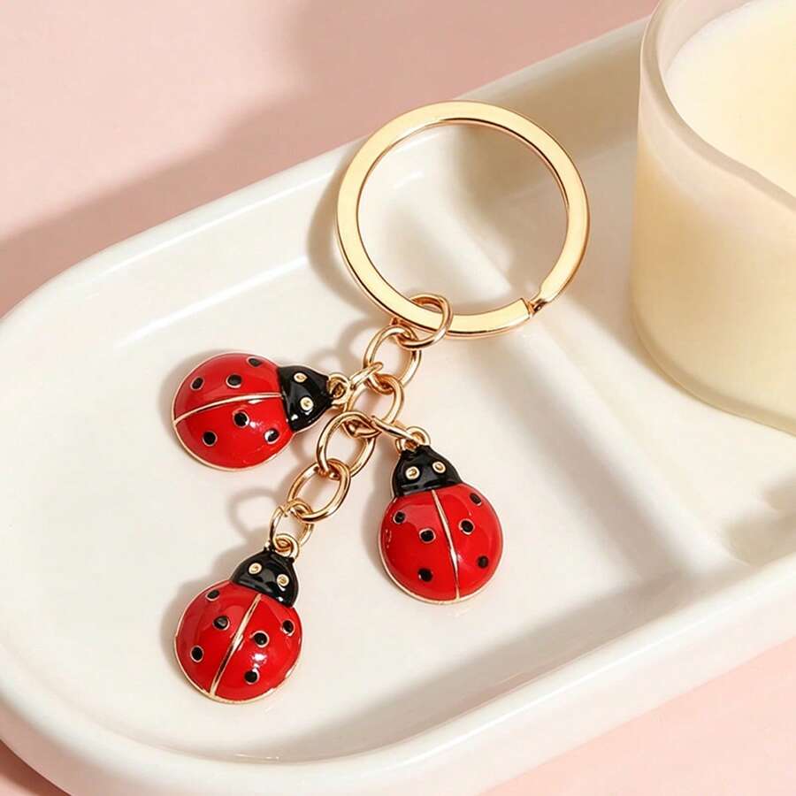 1pc Ladybug Keychain, Cartoon Metal Insect Oil Drop Pendant, Creative Simple Bag Accessory, Decorative Items, Holiday Gift - Red - View 1