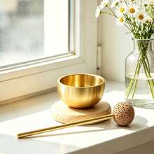 2 Juegos de Mini Cuenco Cantante Kit de Meditación, Cuenco de Latón para Sanación Sonora con Base de Madera y Mazos, Instrumento de Percusión de Mindfulness para Yoga, Meditación, Relajación y Decoración del Hogar - Dorado - Ver 7