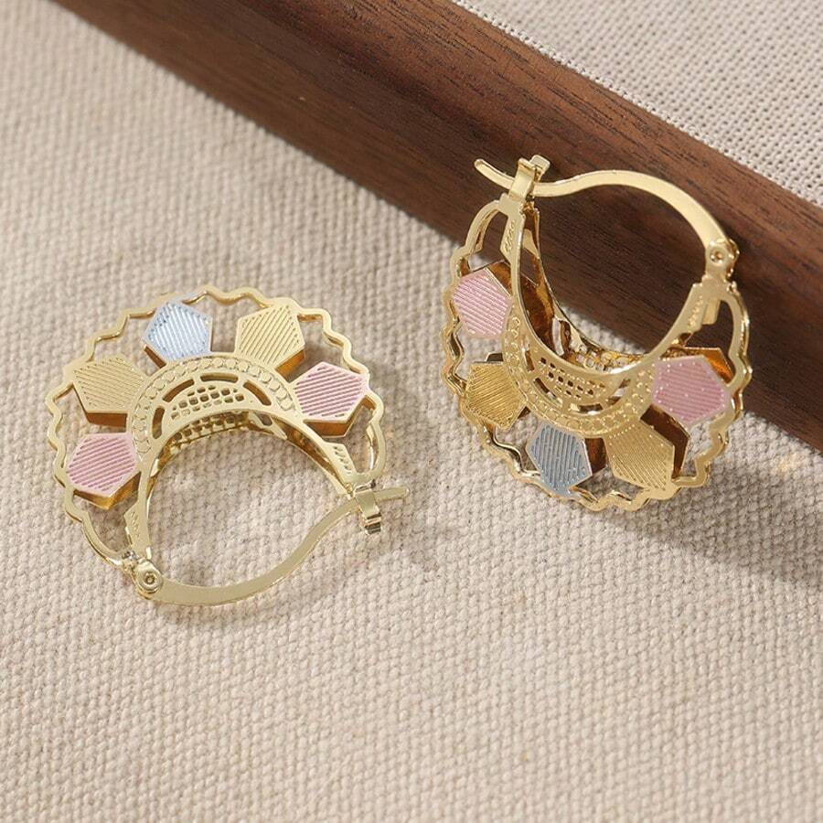 一对优雅简约格纹镂空新月波浪耳环，适合派对、聚会和日常佩戴，完美的节日礼物（金色） - 彩色 - 查看 1