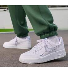 Nike 耐克女鞋新款 AIR FORCE 1 空军一号 低帮滑板鞋 AF1 休闲运动鞋 - 淺藍色 - 查看 2
