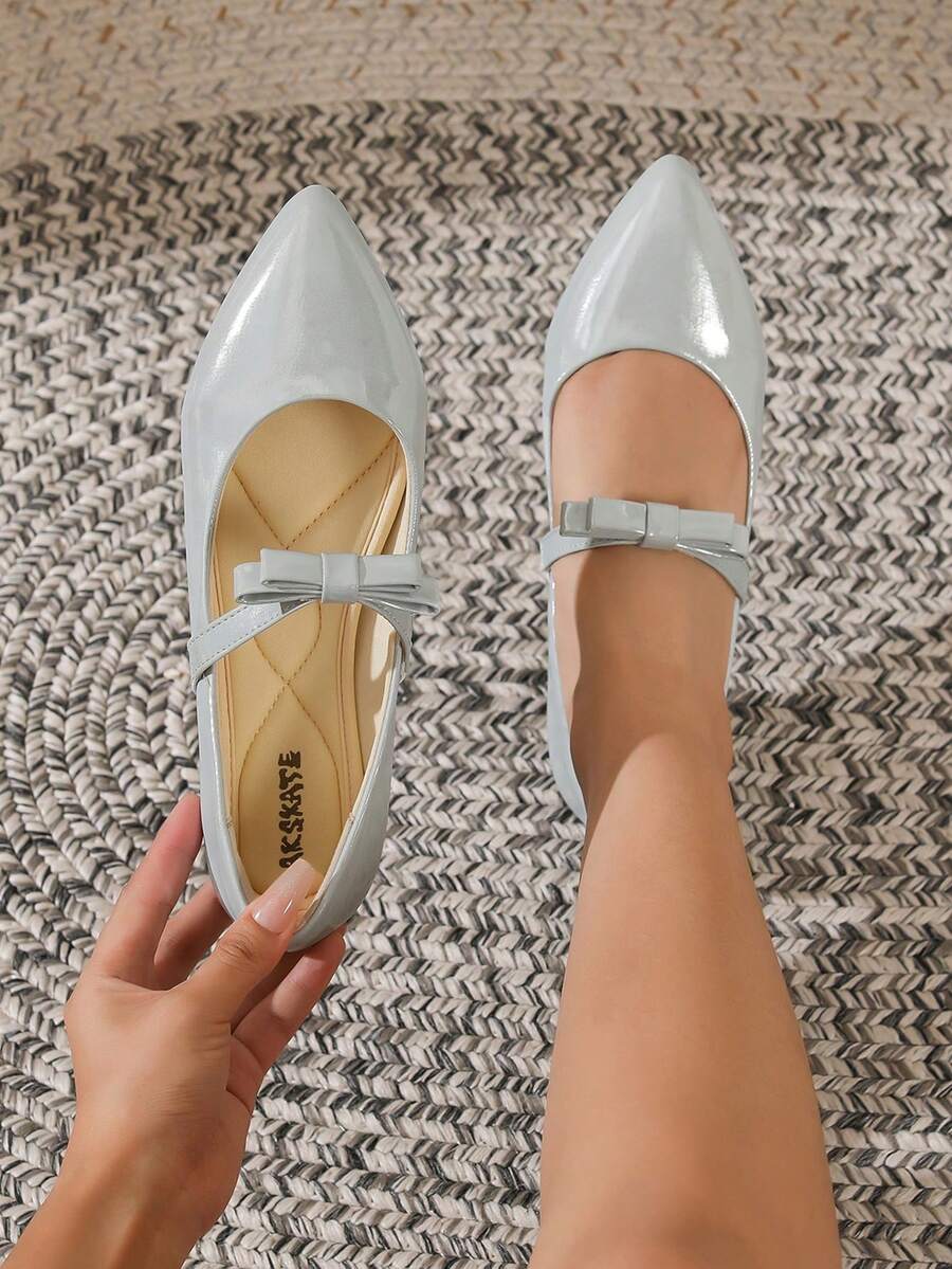 AKSKATE Women's Patent Leather Bow Pointed Toe Mary Jane Flats | Soft Sole Slip On Shoes | Ideal For Office, Commute, Date & Casual Daily Wear - 淺灰藍色 - 查看 1