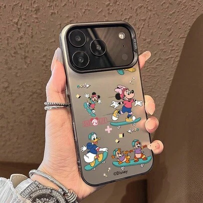 Minnie Mouse, Donald Duck, Chip 'n Dale ve Dale gibi çizgi film karakterlerini içeren Disney telefon kılıfları. Bu şık kılıflar iPhone 17 Pro, 12 Pro, 14 Pro Max, 16 Pro Max, 17, 16 Plus, 15 Pro Max, 16, 14 Plus, 15 Pro, 14, 13 Pro Max, 17 Air, 12 ve 11 ile uyumludur. Kız çocukları için sevimli ve koruyucu kılıflar, telefonunuzu düşmelere karşı korumak için mükemmeldir.
