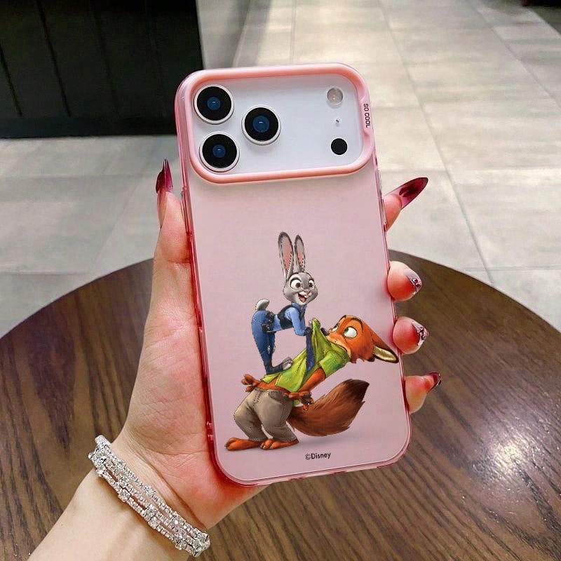 Coques de téléphone Disney à l'effigie de Judy et Nick Wilde de Zootopia, au style mignon et tendance et au charme indéniable. Compatibles avec les iPhone 17 Pro, 12 Pro, 14 Pro Max, 16 Pro Max, 17, 16 Plus, 15 Pro Max, 16, 14 Plus, 15 Pro, 14, 13 Pro Max, 17 Air, 12 et 11. Des coques de protection adorables et résistantes aux chutes, parfaites pour les filles. - Rose vif - Voir 1