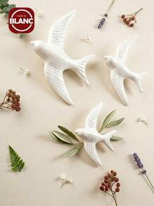 3 pièces de décoration murale en résine d'oiseau blanc volant minimaliste moderne, parfait pour décorer la maison, l'hôtel, etc. Le design mignon d'hirondelle ajoute de la chaleur à l'environnement intérieur. Décoration d'intérieur, décoration de chambre, décoration murale - Blanc - Voir 1