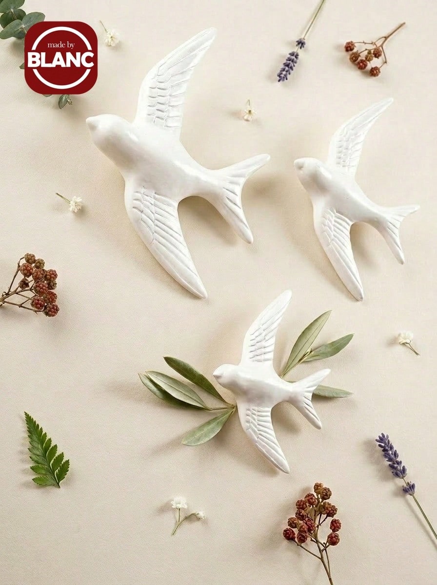 3 pièces de décoration murale en résine d'oiseau blanc volant minimaliste moderne, parfait pour décorer la maison, l'hôtel, etc. Le design mignon d'hirondelle ajoute de la chaleur à l'environnement intérieur. Décoration d'intérieur, décoration de chambre, décoration murale - Blanc - Voir 1
