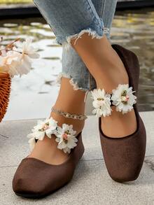 Sepatu Mary Jane Kupu-kupu Beludru Cokelat, Sepatu Balerina Bertali Ujung Persegi, Nuansa Retro Lembut, Sepatu Slip-On Serbaguna dan Nyaman untuk Ukuran Besar, Cocok untuk Gaun dan Beraktivitas Sehari-hari - Bunga berwarna cokelat dan merah muda - View 4