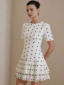 Revavyn Vestido casual y versátil para mujer con cuello redondo, cintura ceñida, manga corta, estampado de lunares en blanco y negro, y volantes en el bajo - Blanco y Negro 2 - Ver 6