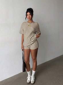 de 2 piezas de camiseta de manga corta con cuello redondo y hombros descubiertos a rayas en blanco y negro, y shorts holgados con cintura elástica a rayas, adecuado para uso diario, ir al trabajo, casual, vacaciones, estilo bohemio de verano eleg - Color café caqui - Ver 1