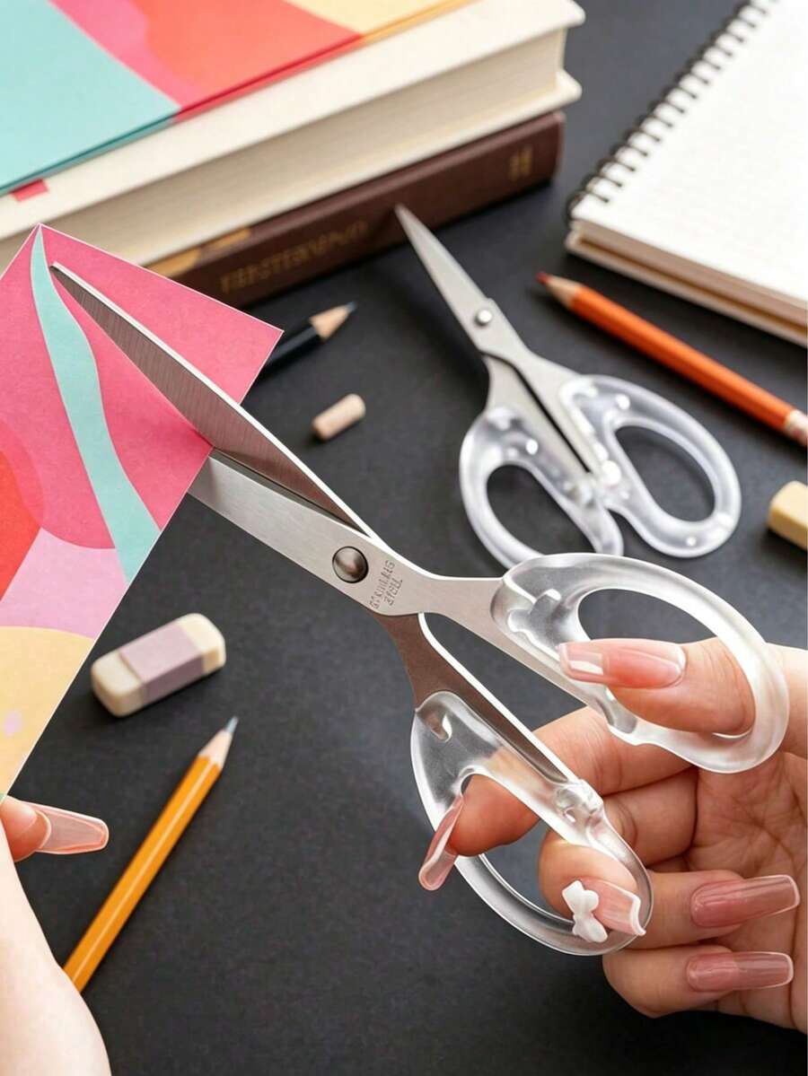 1把不锈钢透明剪刀，简约多功能美术剪刀，适合办公室、学校和家庭使用，是返校季的理想之选。