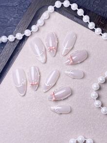10片手工美甲贴纸，假指甲，短款夏季美甲贴纸，亚克力美甲贴纸，夏季美甲，美甲贴纸套装，Y2K风格，美甲用品，法式尖头美甲，裸色美甲，白色美甲，粉色美甲，银色闪粉美甲，乳白色渐变闪粉尖头美甲，珍珠链装饰，3D粉色蝴蝶结装饰。甜美优雅的风格，适合女士和女孩日常通勤、约会和特殊场合。 - 淺粉色 - 查看 12