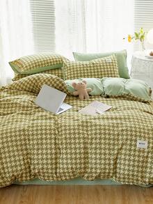 Set Perlengkapan Tidur 4 Potong Motif Kotak-kotak Geometris Hijau Muda, Set Selimut Lembut dan Bernapas untuk Semua Musim, Termasuk 1 Selimut, 1 Sprei, 2 Sarung Bantal, Tanpa Isian, Cocok untuk Kamar Tidur, Asrama, Penggunaan di Rumah, Tersedia Berbagai Ukuran - Hijau Pastel - View 3