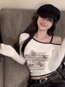 Kaos Lengan Panjang Bahu Miring dengan Cetakan Huruf Putih, Desain Kerut Pas Badan, Atasan Wanita Seksi dan Ramping, Musim Semi - Putih - View 2