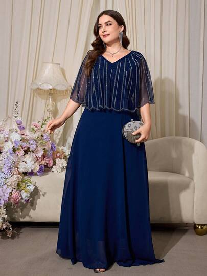 大码女士V领正式晚礼服，饰有水钻贴花和喇叭形长裙，采用奢华撞色网纱面料设计。