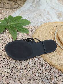 Women's Black Multi Thin Strap Toe Loop Flat Slide Sandals, Casual Open Toe Slip On Summer Beach Slippers - Black - View 2
