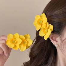 2/4pcs Charming Daisy Flower Hair Clips, Photo Props For Party, Minimalist & Fashionable Beach Travel Hair Accessories, Suitable For Daily Use, Summer Beach, Vacation, Holidays And Travel. Holiday Decorations, Photo Booth Props, Party Decor, Festival Hair Clips, Perfect Gift For Her - View 7