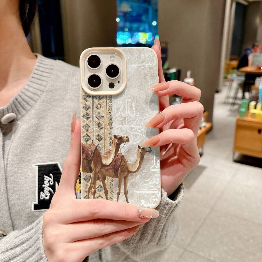 1 pieza Funda de teléfono de TPU suave estilo desértico vintage compatible con iPhone 17/16 Pro Max/15 Plus/14 Pro, estampado de patrón árabe de camello del Medio Oriente, protección completa anti-caída, recortes precisos - Blanco - Ver 1