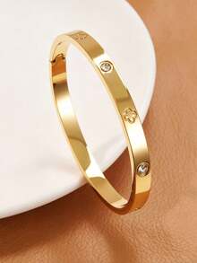 两件套简约优雅的不锈钢手链及手链组合，采用创意四叶草设计，适合女性在宴会、日常穿搭、通勤或作为节日礼物佩戴。 - 金黃色 - 查看 2