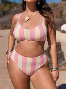 2026 Sommer Neu Damen Große Größen Bikini Set in Rosa & Beige mit breitem vertikalem Streifenmuster, zufälliges Muster an den Schulterträgern, frischer süßer Mädchenstil Zweiteiler Badeanzug, hohe Taille mit Bauchkontrolle, modisch vielseitig, geeignet für Strandfreizeit, Heißwasser-Urlaub, Strandmode - Rosa und weiße Streifen - Übersicht 2