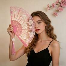 Abanico plegable de estilo chino vintage para mujeres, con encaje, rosa, flor y decoración con borlas, estilo oriental retro, portátil y plegable, adecuado para fotografía Hanfu, accesorios de cosplay, escenario de danza china, decoración de ceremonia del té, decoración del hogar y la tienda, regalo de cumpleaños, recuerdo de estilo chino, también un accesorio de verano imprescindible - A - Ver 2