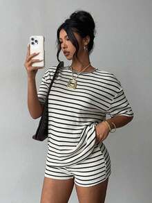 Conjunto de 2 piezas para mujer: camiseta de manga corta con cuello redondo y hombros descubiertos, a rayas blancas y negras, y pantalones cortos holgados a rayas con cintura elástica, adecuado para uso diario, ir al trabajo, ocasiones casuales, vacaciones, estilo bohemio de verano. - Blanco y Negro - Ver 4