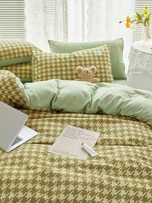 Set Perlengkapan Tidur 4 Potong Motif Kotak-kotak Geometris Hijau Muda, Set Selimut Lembut dan Bernapas untuk Semua Musim, Termasuk 1 Selimut, 1 Sprei, 2 Sarung Bantal, Tanpa Isian, Cocok untuk Kamar Tidur, Asrama, Penggunaan di Rumah, Tersedia Berbagai Ukuran - Hijau Pastel - View 4