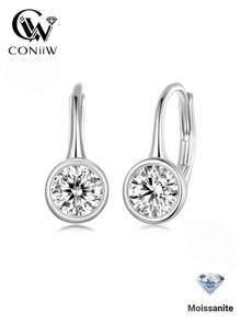 ConiiW 1 par de pendientes de aro de plata de ley 925 chapados en oro de 14K con moissanita redonda de 0.5ct, minimalistas, casuales, clásicos, elegantes, de moda y versátiles, adecuados para uso diario, citas, bodas, compromisos, fiestas y viajes. Un regalo perfecto para el Día de la Madre, Pascua, Acción de Gracias, Navidad, vuelta al colegio, temporada de bodas, baile de graduación, cumpleaños y aniversario - un presente reflexivo de los hombres a las mujeres. - Plateado - Ver 1