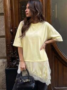 2026 Camiseta casual de verano para mujer con elegante encaje vintage y bajo asimétrico, moda de calle con cuello redondo y manga corta para primavera - Amarillo - Ver 4