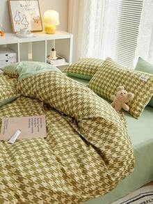 Set Perlengkapan Tidur 4 Potong Motif Kotak-kotak Geometris Hijau Muda, Set Selimut Lembut dan Bernapas untuk Semua Musim, Termasuk 1 Selimut, 1 Sprei, 2 Sarung Bantal, Tanpa Isian, Cocok untuk Kamar Tidur, Asrama, Penggunaan di Rumah, Tersedia Berbagai Ukuran - Hijau Pastel - View 10