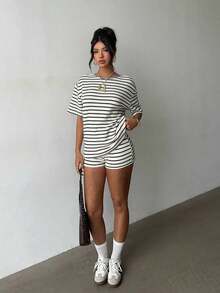 Conjunto de 2 piezas para mujer: camiseta de manga corta con cuello redondo y hombros descubiertos, a rayas blancas y negras, y pantalones cortos holgados a rayas con cintura elástica, adecuado para uso diario, ir al trabajo, ocasiones casuales, vacaciones, estilo bohemio de verano. - Blanco y Negro - Ver 9