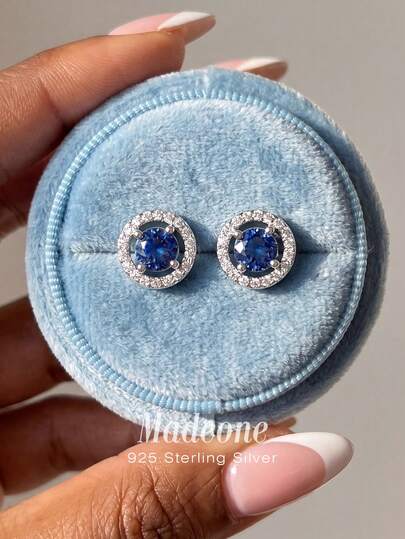 MADEONE 一对925纯银经典圆形锆石耳钉，适合女性日常佩戴、求婚仪式、新娘装饰、生日派对等场合。