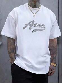 Camiseta casual de algodón 100% para hombres con texto en estilo Aero Script en el pecho que simboliza la libertad de movimiento y el espíritu aventurero en la vida urbana - Multicolor - Ver 1