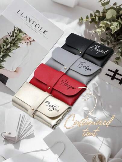 Hộp đựng kính mắt bằng da cá nhân hóa, hộp đựng kính mắt mềm mại, quà tặng cho phù dâu, quà tặng cho tiệc cưới, quà kỷ niệm, quà Ngày của Mẹ, quà tặng cho phái nữ, đồ dùng học tập, đồ dùng học tập, văn phòng, dùng cho trường học, dùng cho lớp học, quà tặng cho giáo viên, dùng cho sinh viên đại học, cho đồng nghiệp, dùng cho ký túc xá, cho giảng viên, cho nam và nữ, cho thanh thiếu niên, học sinh trung học cơ sở, trung học phổ thông, đại học, sinh viên năm nhất, sinh viên năm hai, sang trọng lãng mạn, mùa đông