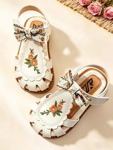 1 Pair Fashion Children's Sandals, Beige Girls' Sandals, Butterfly Embroidery Decor, Hook And Loop Design, Soft Non-Slip Sole, Suitable For Banquet, Party, Wedding, Vacation, Girls' Sandals, Kids Sandals - Beige - View 1