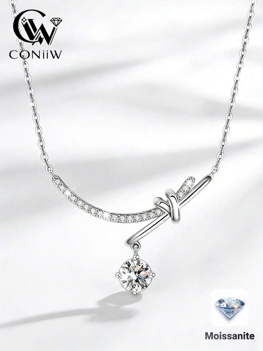 ConiiW 1克拉合成莫桑石结形吊坠项链，925纯银材质。是情侣的完美礼物，适合派对、婚礼、求婚、圣诞节、感恩节、万圣节、情人节、返校季、婚礼季、生日、周年纪念日和新年等场合。附赠礼盒。 - 銀色 - 查看 1