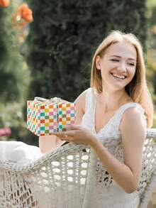 1 Cuộn Giấy Gói Quà Kẻ Caro Nhiều Màu Sắc - Được làm từ chất liệu bền chắc, kích thước 43 cm * 500 cm (17 inch * 16,4 ft). Lý tưởng cho đám cưới, tiệc cô dâu, quà tặng tiệc tùng, sinh nhật, quà tặng bạn bè thân thiết, cắm hoa, làm sổ lưu niệm & tranh ghép, túi quà tự làm, trang trí & sắp xếp bàn làm việc, bộ quà tặng trà chiều và quà kỷ niệm. Giấy gói quà / Giấy gói quà ngày lễ. - Một kích cỡ phù hợp cho tất cả - Xem 5