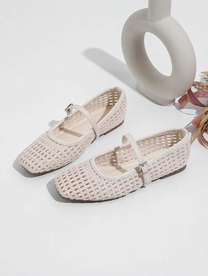 Mẫu giày Mary Jane đế bằng dệt kim mũi vuông màu đen, mềm mại, thoáng khí, thoải mái, mới về năm 2026, thanh lịch và thời trang, phù hợp cho kỳ nghỉ, đi học, dự tiệc, đi làm, phong cách cơ bản, cổ điển, đám cưới, công sở, gợi cảm, kiểu Trung Quốc, sang trọng, phong cách Trung Quốc mới.