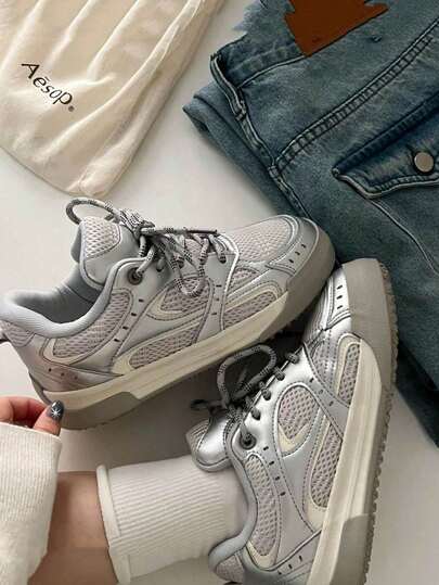 Las zapatillas deportivas de suela gruesa para mujer y las zapatillas de tenis para mujer son la opción ideal para el día a día. Cuentan con una suela flexible, cómoda y resistente, lo que las hace perfectas para las actividades al aire libre y para los momentos de ocio.