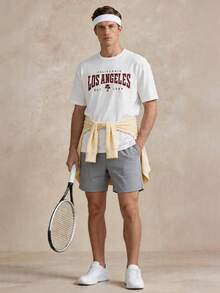 Courvante 男士印花圓領短袖T恤 白色與紅色圖案 Tenniscore 學院風運動風 針織面料字母款 休閒運動風男友風 - 白色 - 查看 2