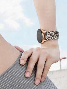 1条豹纹硅胶表带，兼容三星Galaxy Watch 7 FE 6 5 4 40mm 44mm / Watch 5 Pro 45 44mm / Watch 6 43mm / Watch 4 Classic 46mm，22mm 20mm 表带宽度，适合户外运动、瑜伽、健身等场合，防水防汗，是母亲节、教师节礼物的理想之选，也是智能手表配件的必备单品。 - 彩色 - 查看 9