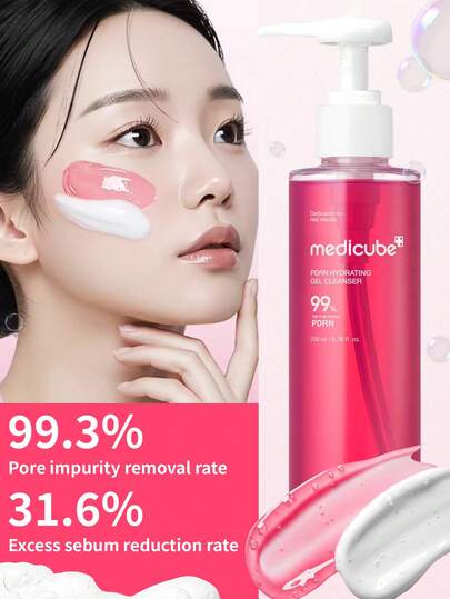 Medicube 1瓶200毫升透明凝胶保湿洁面泡沫，PDRN凝胶遇水转化为泡沫，温和清洁肌肤，去除多余油脂的同时保湿修护肌肤，适合全年日常深层清洁。