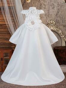 Vestido elegante con cola para niñas jóvenes, manga corta, bordado de lentejuelas en satén, adecuado para fiestas y pasarelas, patrón de tela cortado al azar, diadema no incluida - Blanco - Ver 2