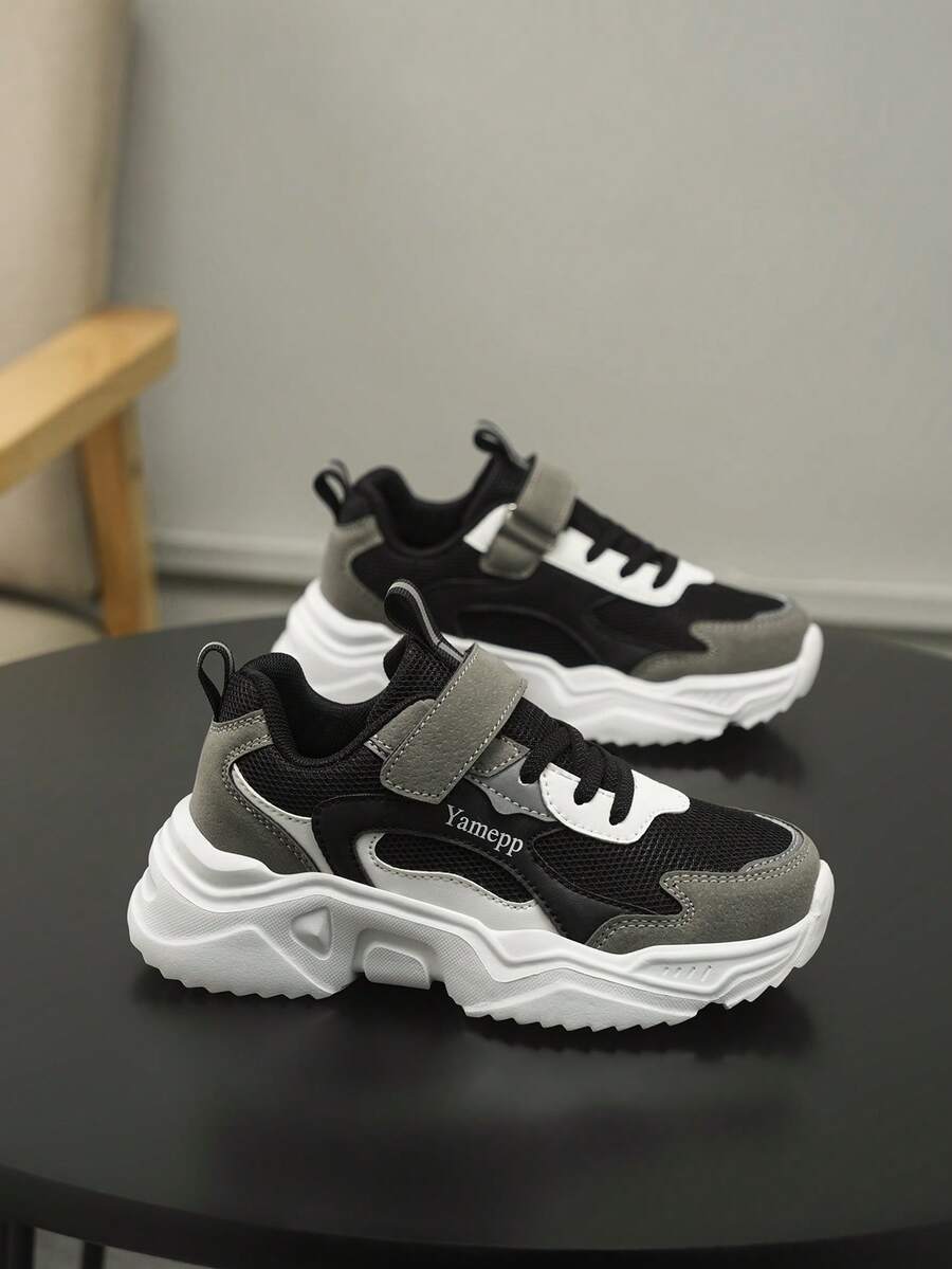 1 par de nuevos zapatos deportivos cómodos y versátiles para niños - Malla transpirable, decoración con letras, soporte plano negro/gris, zapatillas de correr de bajo perfil, adecuados para todas las estaciones, uso diario para niños y niñas, para senderismo al aire libre